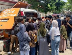 Mahasiswa Uniska Menyampaikan Keluhan tentang Kondisi Bangsa dalam Acara Mobil Ide Rakyat