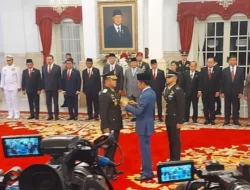 Luhut Pandjaitan Menghadiri Pelantikan Resmi Jenderal Maruli Simanjuntak Sebagai KSAD