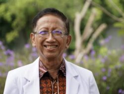 Peringatan dari Prof Zubairi Djoerban mengenai Peningkatan Drastis Kasus Covid-19 di Malaysia