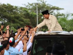 Prabowo Bertemu dan Ngopi Bareng Warga serta Relawan di Kedai Kopi Aceh: Sensasinya Luar Biasa!