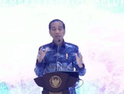 Jokowi memberikan respons terhadap pernyataan salah satu calon presiden yang menyebut adanya penurunan indeks demokrasi di Indonesia