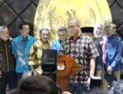 Pegawai KPU RI Ikut Menemani Hasyim Asy’ari Seperti Pahlawan Setelah Dipecat, Ujar Said Didu: Menyedihkan