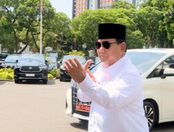 Fit After Leg Surgery, Prabowo Subianto Jogs Lightly and Strikes a Silat Pose at the Presidential Palace