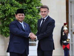 Prabowo Subianto Welcomed by Macron at the Élysée Palace with Honor Guard