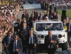 Pope Francis Tours in Prabowo Subianto’s Rugged Maung Vehicle to Greet the Faithful