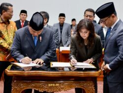 Prabowo Subianto’s Final DPR Session: All Factions Attend and Offer Prayers