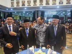 Sertijab di Kementerian Dikawal Emosi, Mu’ti kepada Nadiem: Saya Tetap Pengguna Setia Layanan Gojek