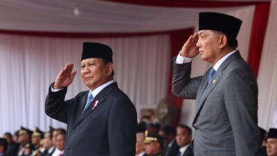 Enthusiastic Crowds Greet Prabowo Subianto and Defense Minister Sjafrie as They Ride Maung Following Handover Ceremony