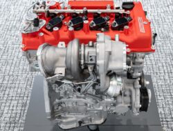 Toyota Mengusung Mesin Empat Silinder Terbaru
