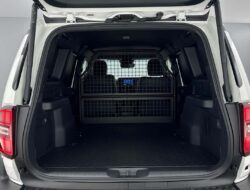 Toyota Mengubah Land Cruiser Menjadi Van: Transformasi Keren!