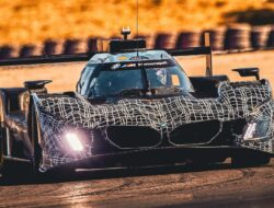 BMW Menghadirkan Kisi-Kisi Baru untuk Mobilnya